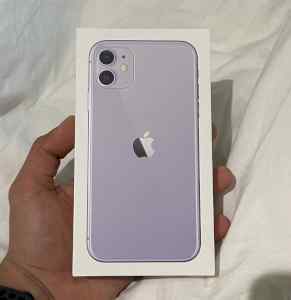 ايفون 11 بنفسجي استخدام نظيف مع هدية - iPhone
